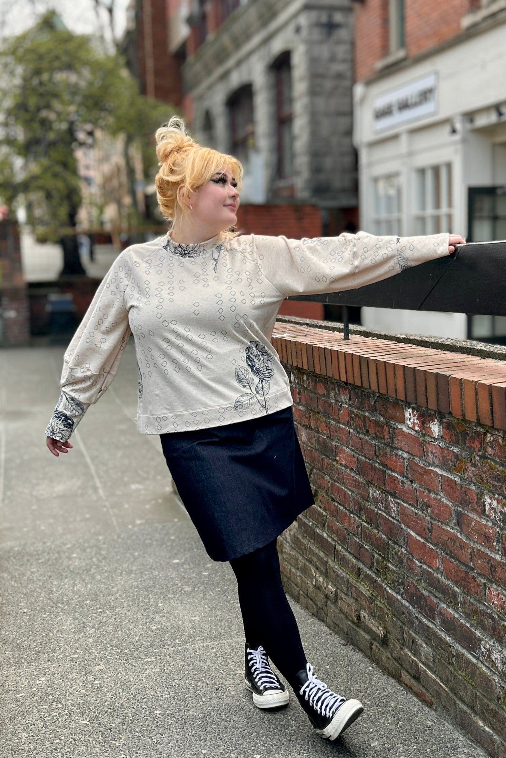 Final Sale Fundra Sweatshirt - Almond
