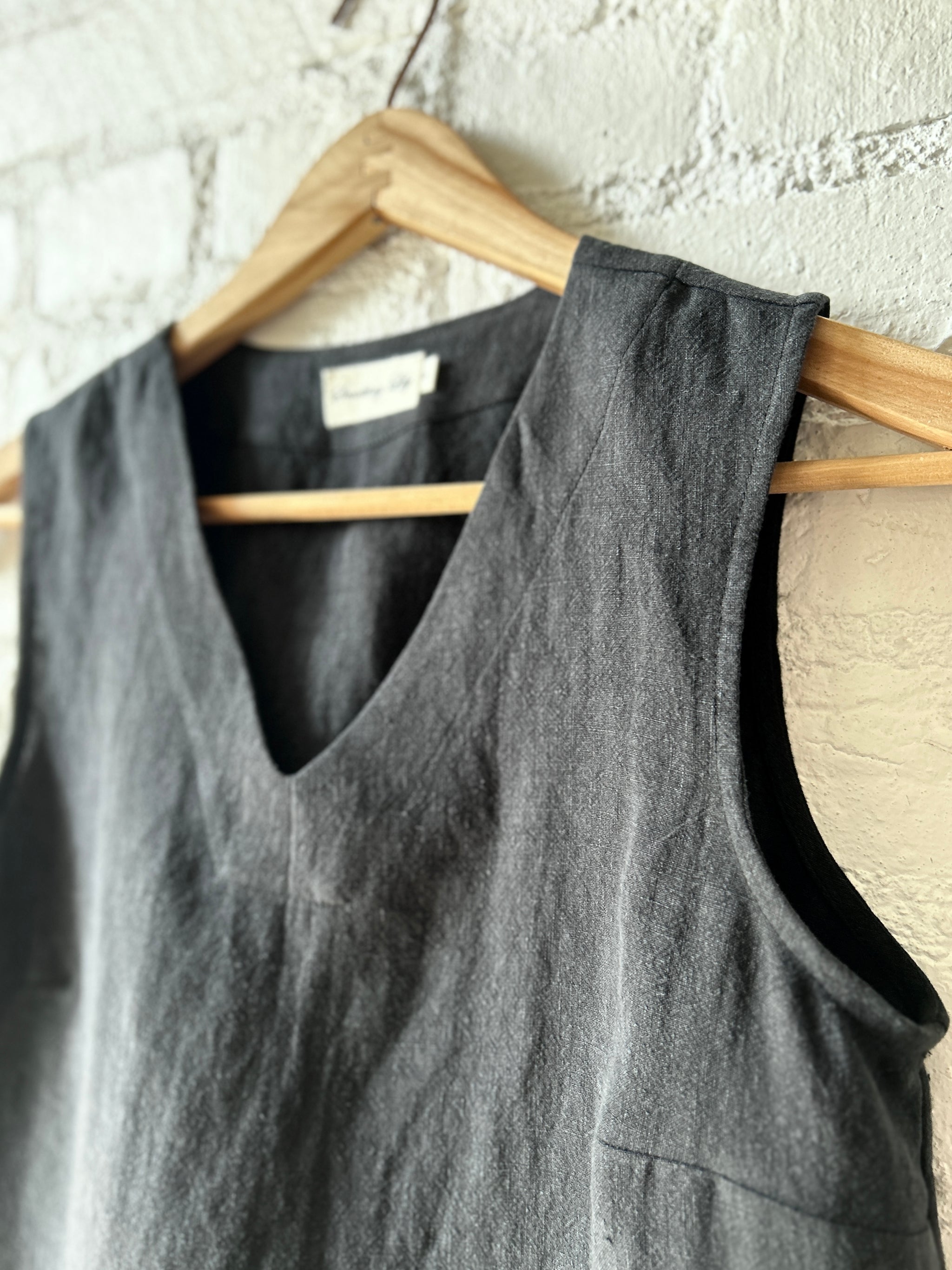 V-Neck Tank Black