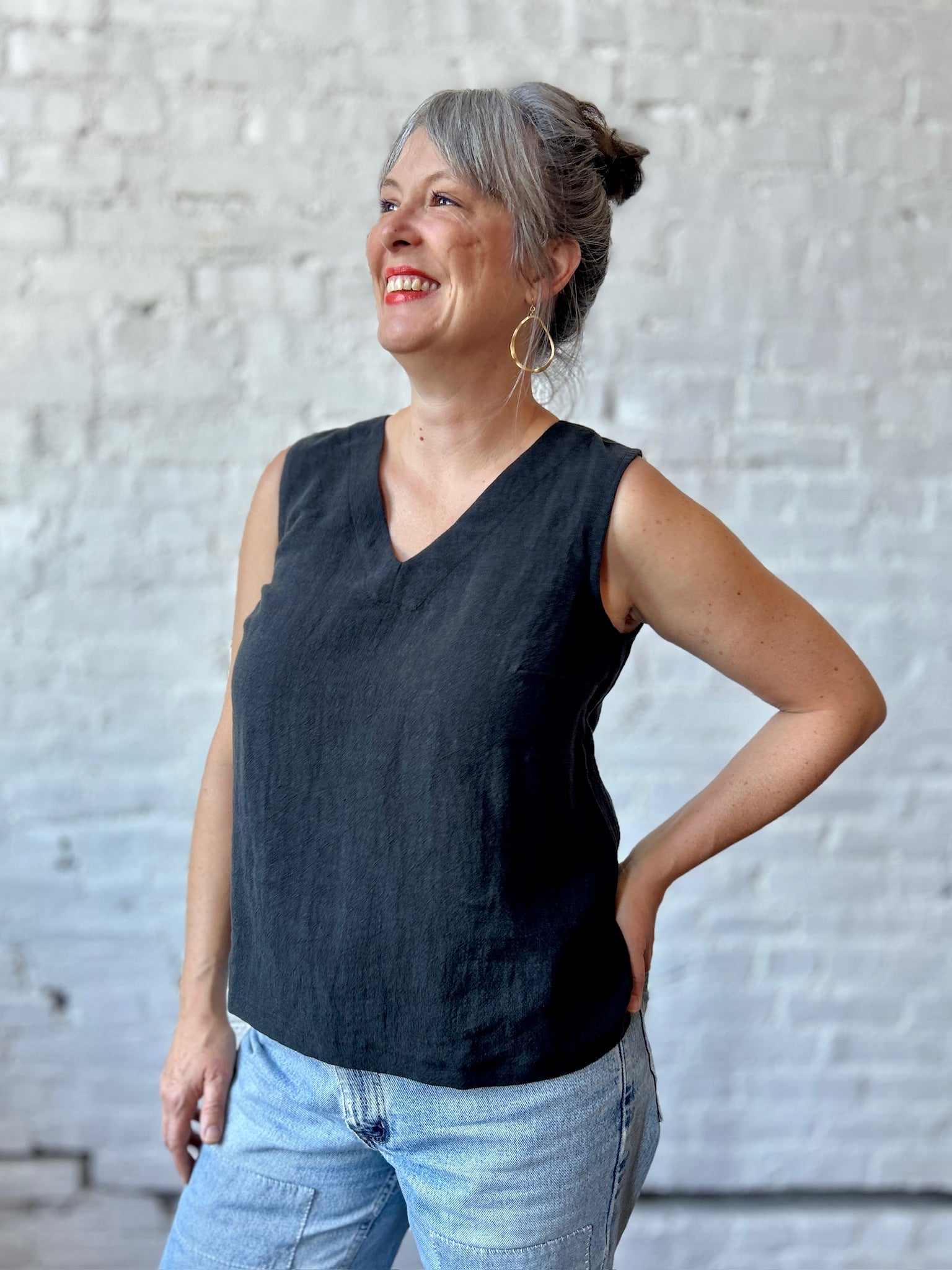 V-Neck Tank Black