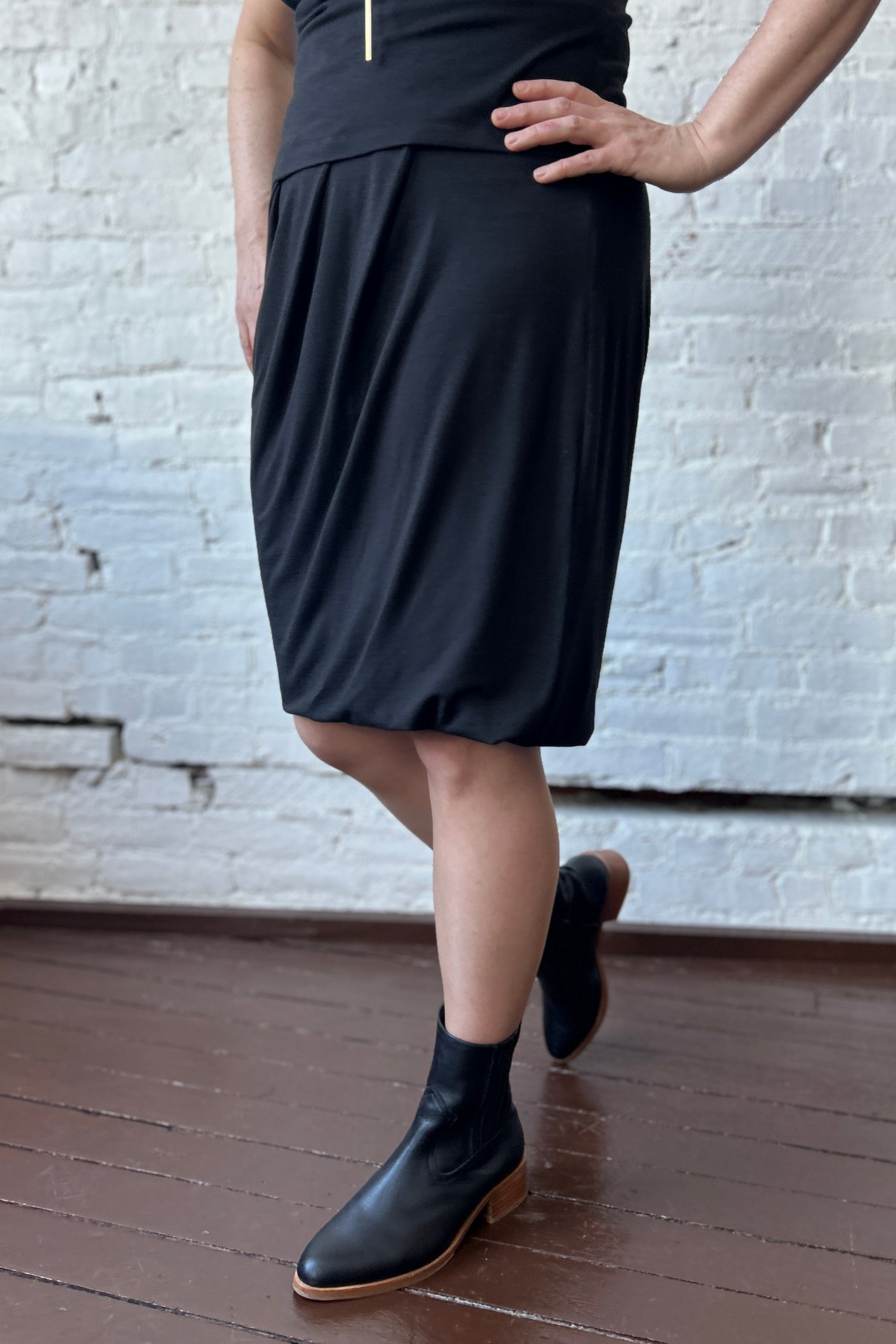The Pirouette - Black Unprinted