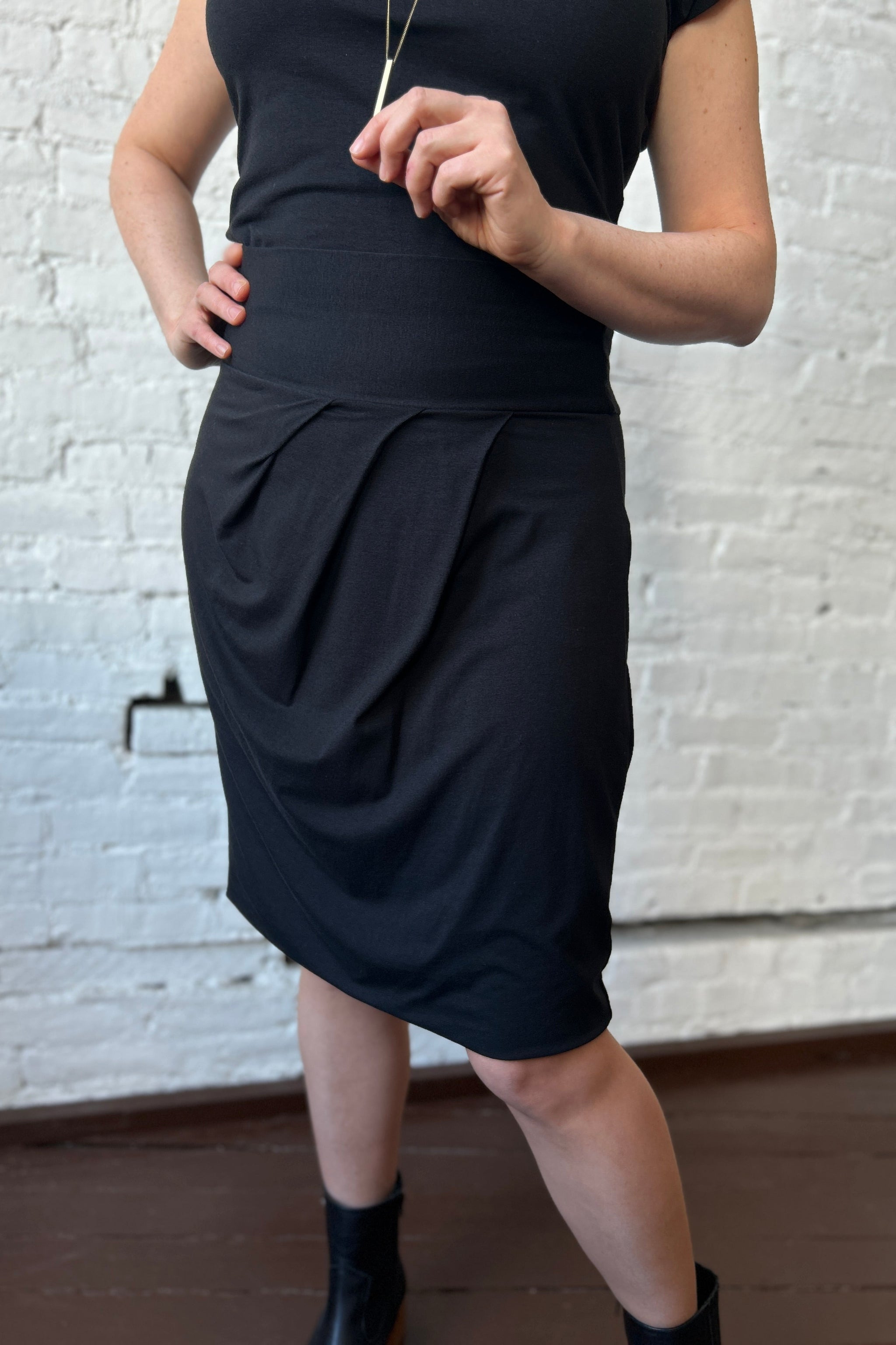 The Pirouette - Black Unprinted