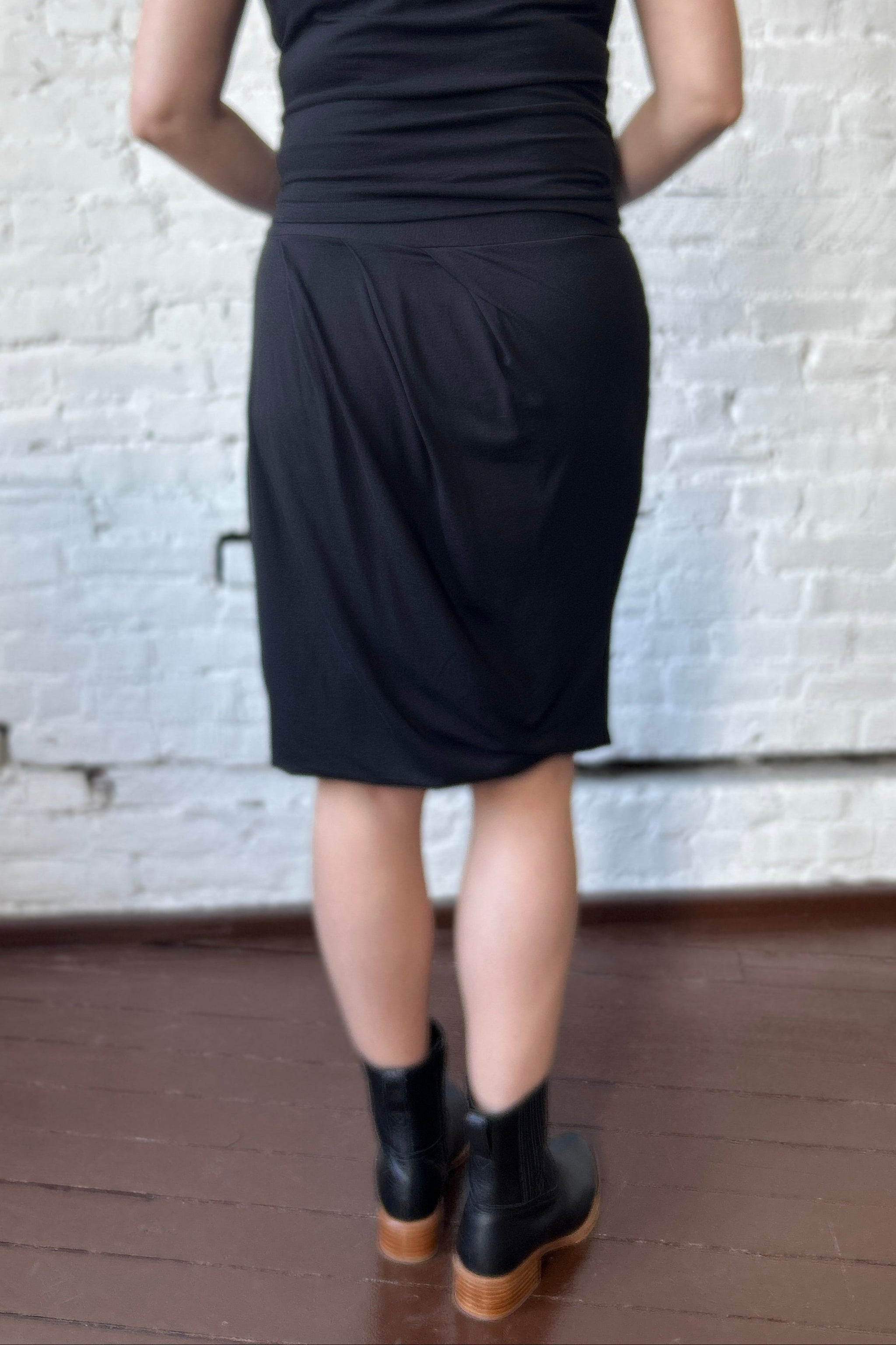The Pirouette - Black Unprinted
