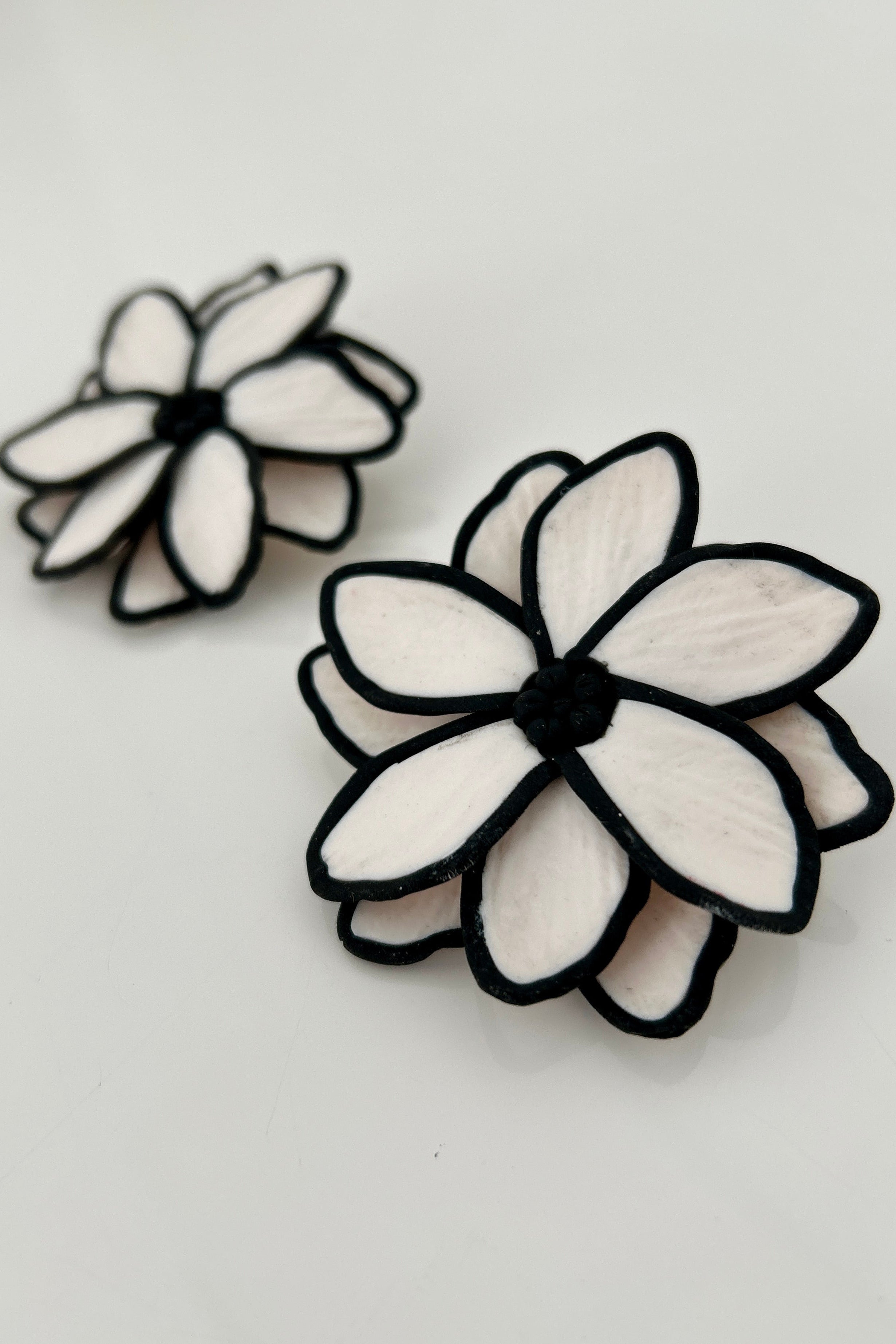 Studio 2255 Earring - Flora Black and White